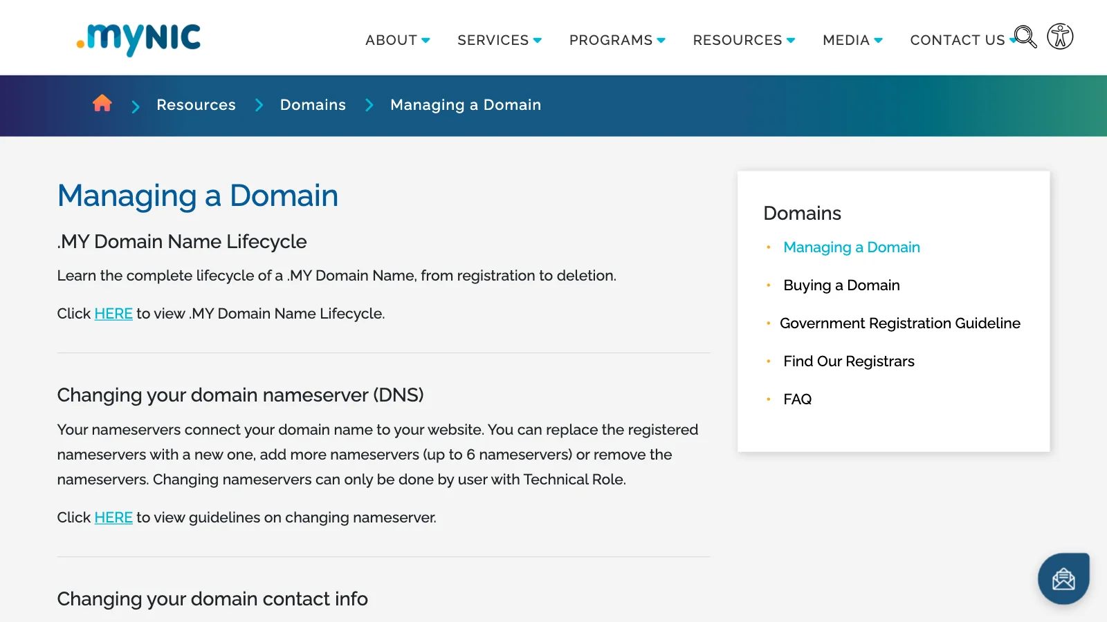 Screenshot of the MYNIC page on managing a domain, covering the domain lifecycle and changing contact details