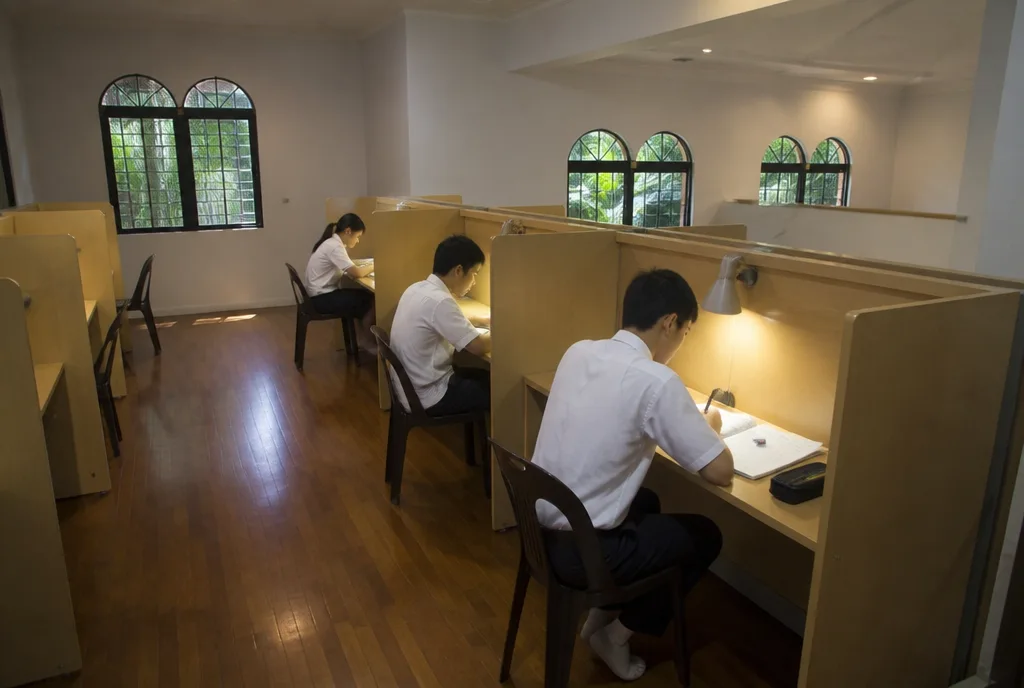 The silent study floor for Senior students.