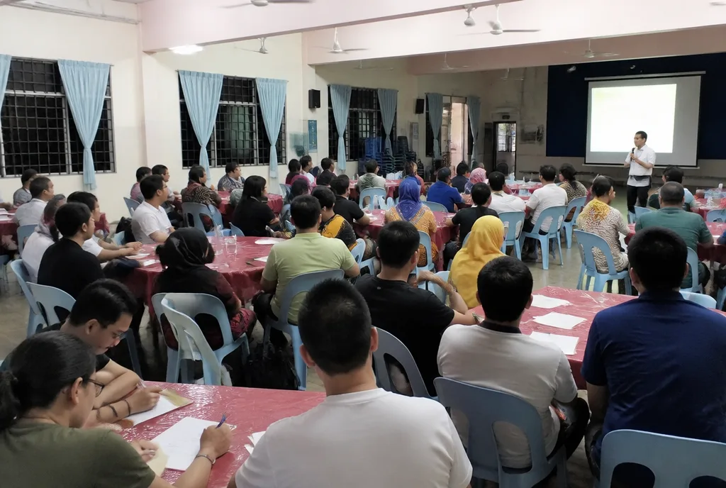 Parents at the counselling unit’s workshop in the school hall.