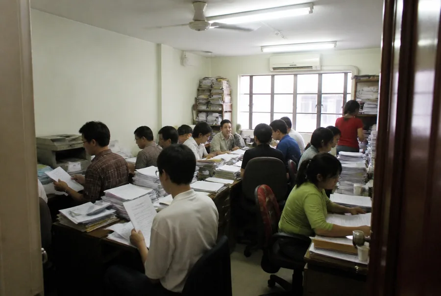 Sanjung Realty in 2011, Eleven negotiators above a coffee shop