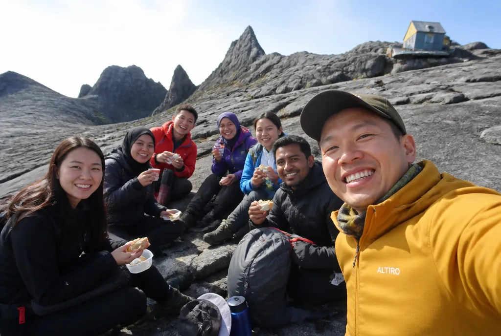 Kinabalu Multi-Peak Route trail break