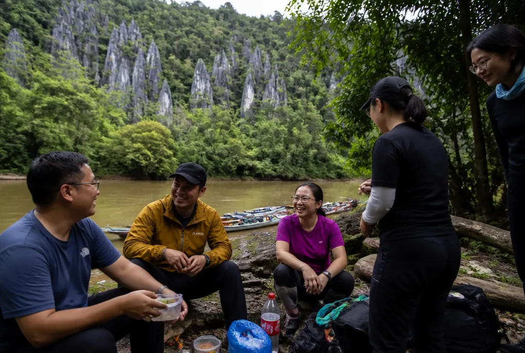 Mulu Pinnacles + Caves, Sarawak trail break